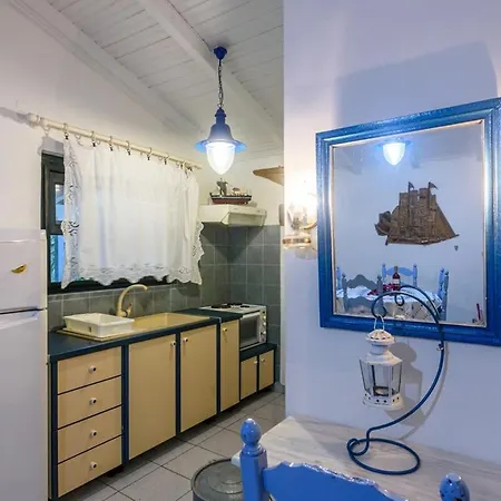 The Blue House Seaside Retreat - Fully Equipped * Chrani