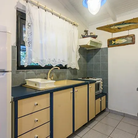 The Blue House Seaside Retreat - Fully Equipped *