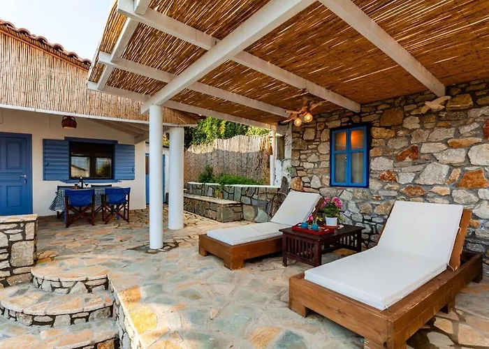 The Blue House Seaside Retreat - Fully Equipped Chranoi