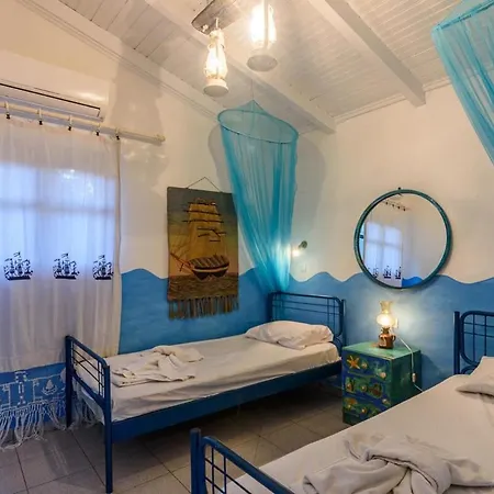 The Blue House Seaside Retreat - Fully Equipped Chrani