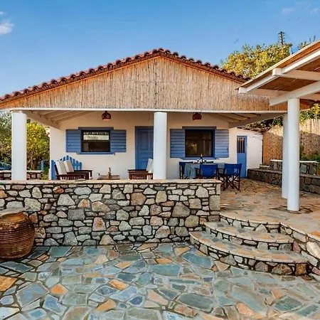 The Blue House Seaside Retreat - Fully Equipped