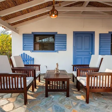 The Blue House Seaside Retreat - Fully Equipped 別荘 チラニ