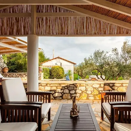The Blue House Seaside Retreat - Fully Equipped Chrani