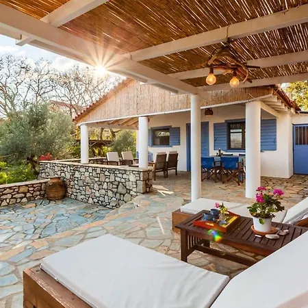 The Blue House Seaside Retreat - Fully Equipped Holiday home Chrani