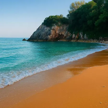 The Blue House Seaside Retreat - Fully Equipped